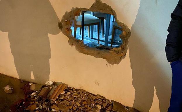 Roban 10.000 euros del club de golf de Las Gabias mediante un butrón