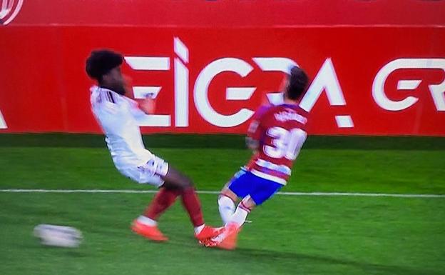 Rojas claras a Boyomo y Álvaro Rodríguez bajo revisión del VAR