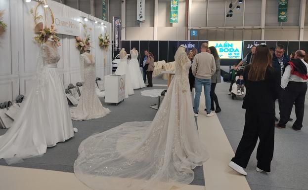 Anillos de oro, fotomatón, DJ y rincón de belleza para los invitados