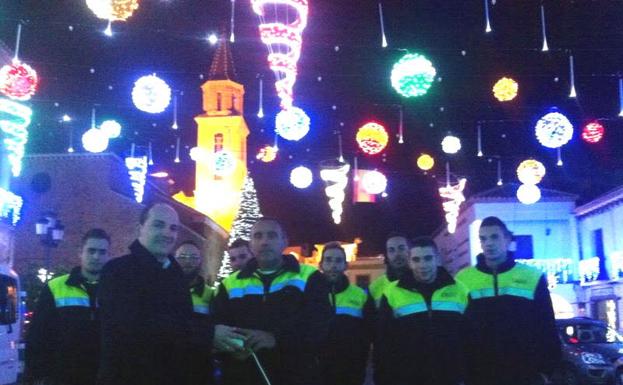 Un incendio destruye material eléctrico para Navidad que se guardaba en dos naves en Fondón