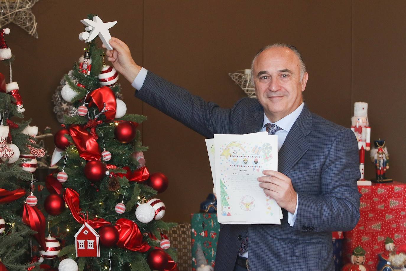 El árbol de los sueños: la iniciativa para que 350 niños de Almería tengan reyes