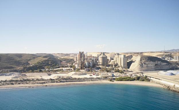 Una planta fotovoltaica cubrirá el 20% del suministro de LafargeHolcim en Carboneras