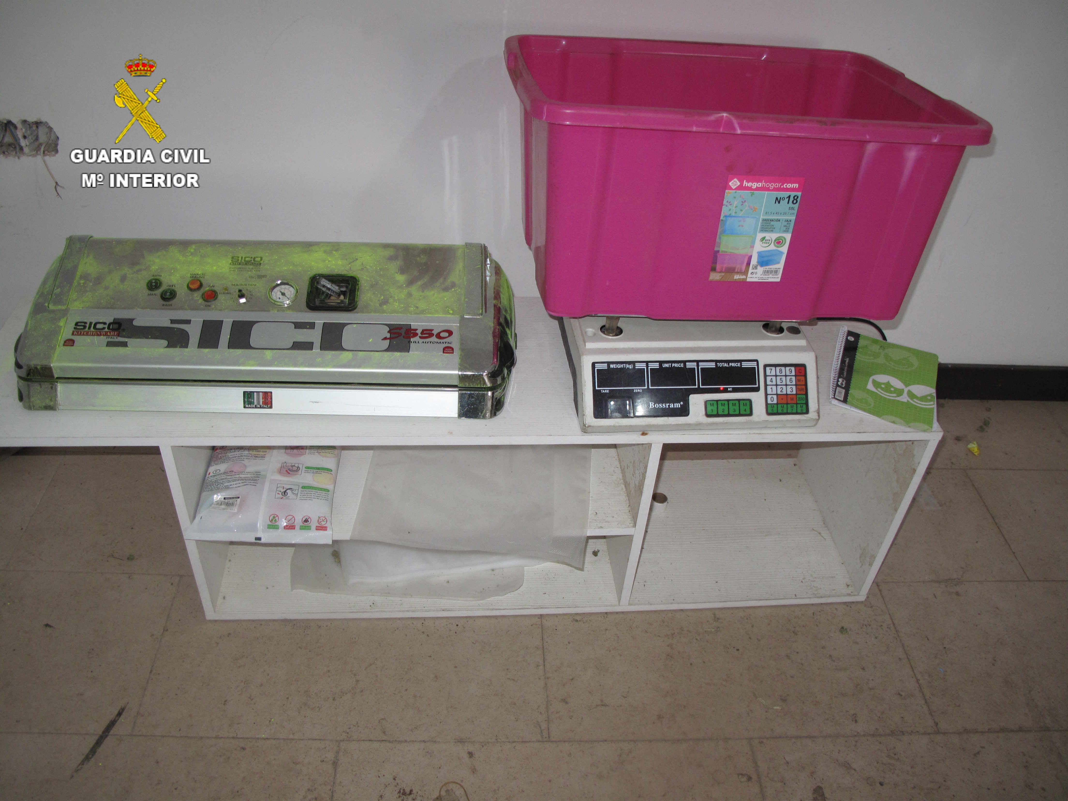 Descubren un edificio okupa en Albolote dedicado íntegramente al cultivo de marihuana