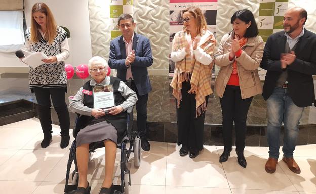 Más de 80 personas mayores que reciben ayuda a domicilio se reúnen en Rus