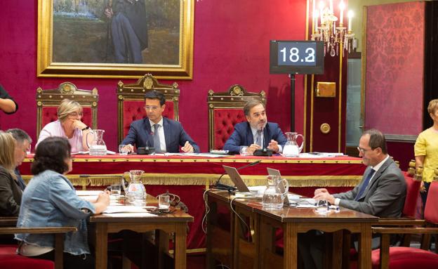 El interventor vuelve a tirar de las orejas al Ayuntamiento de Granada por las horas extra