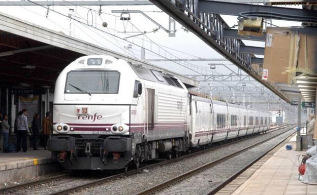 Todos los autobuses y trenes gratuitos que puedes coger desde Granada: requisitos y cómo reservar