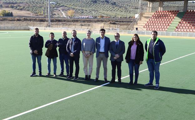 El campo de hockey de Alcalá la Real estrena tapiz con una inversión de casi 300.000 euros