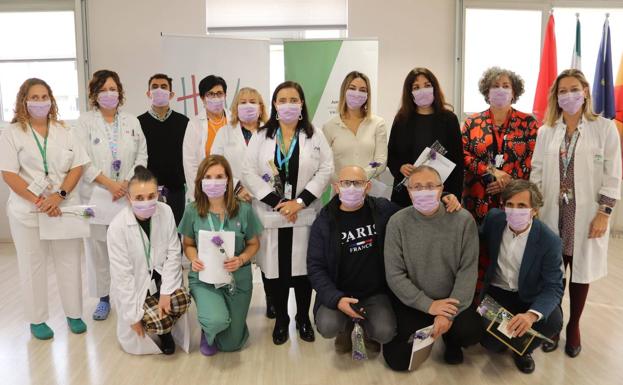 El Hospital Virgen de las Nieves se suma a la lucha contra la violencia de género con un recital poético