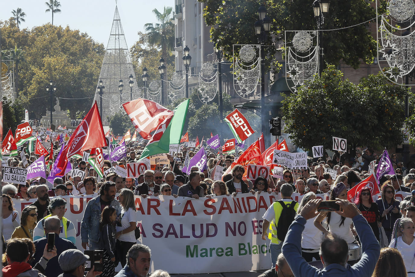 Marea Blanca estima una 20.000 personas en Sevilla en defensa de la sanidad pública