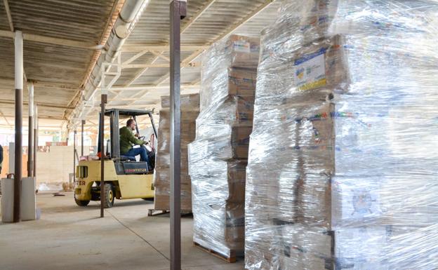 Almería envía 12.000 kilos de mantas y ropa de abrigo a Ucrania