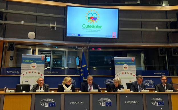 Los invernaderos solares se promocionan en el Parlamento Europeo