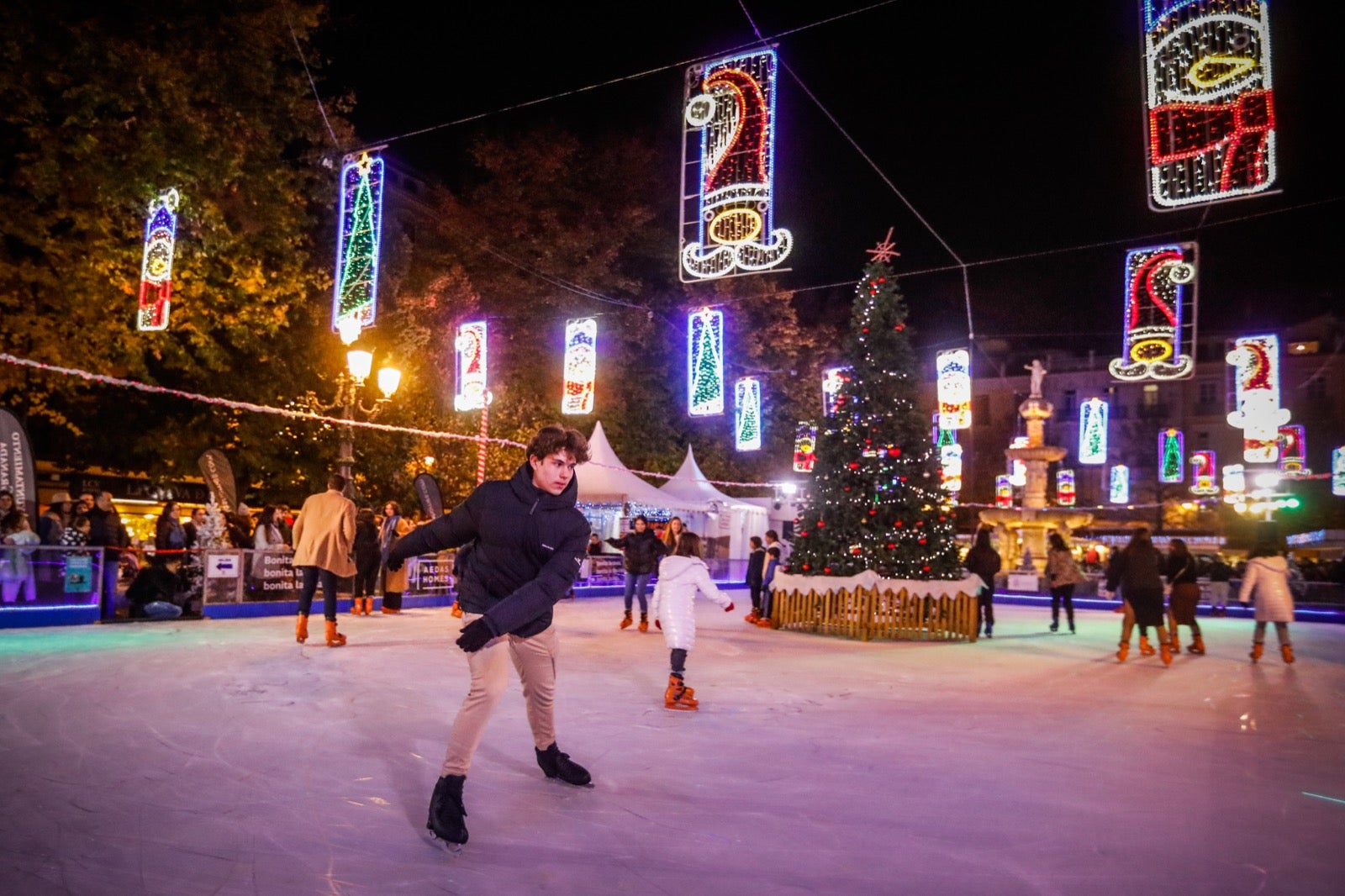 Encuéntrate en el encendido del alumbrado de Navidad en Granada