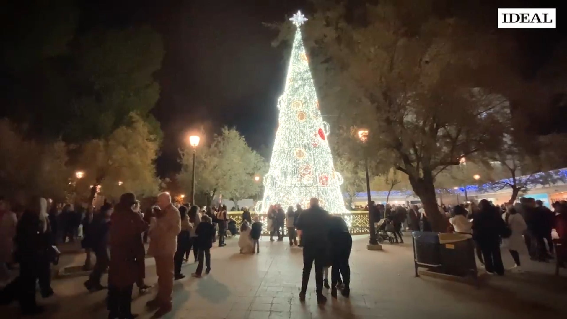 Luces para para dar la bienvenida a la Navidad en Granada
