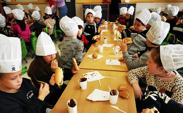Desayuno saludable con AOVE para alumnos del Colegio María Zambrano de la capital