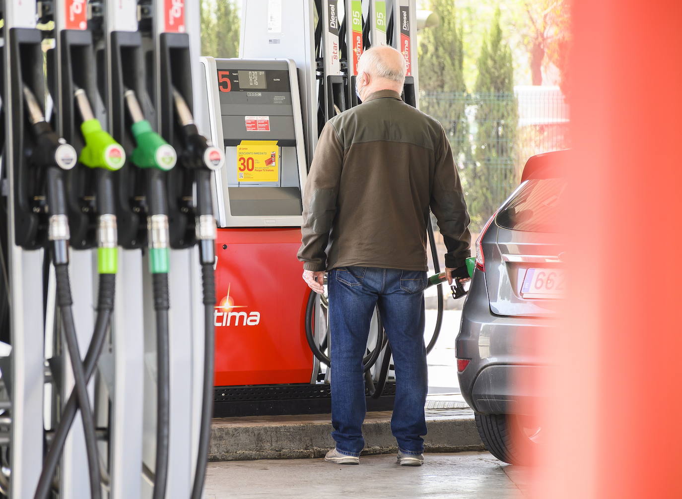 El Gobierno aclara cómo se aplicará el descuento en carburantes en 2023