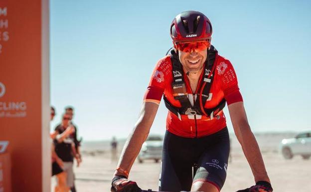 David Valero culmina su aplastante dominio en la Titan Desert Arabia Saudí