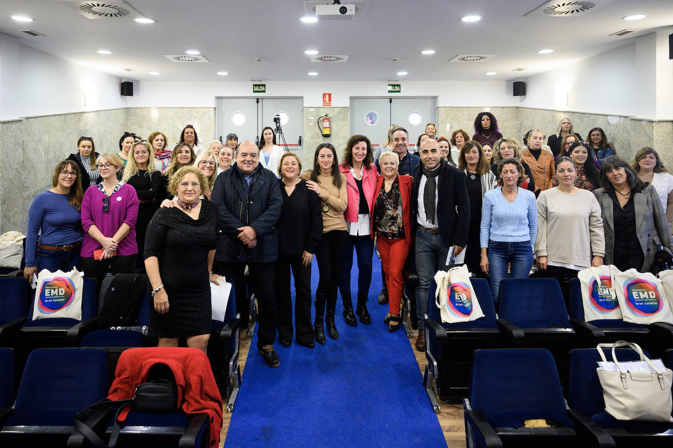 La Junta aborda el reto del Estatuto de la Mujer Rural y Pesquera en un sector «hasta ahora masculinazado»