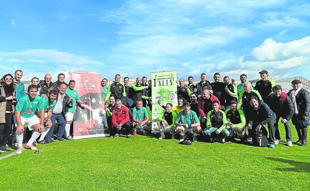 Sanitarios y veteranos del Real Jaén se calzan las botas para ayudar a ALES