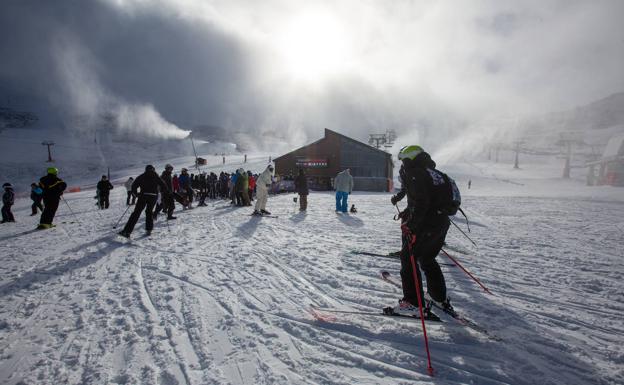 Sierra Nevada cierra de nuevo por fuertes rachas de viento y visibilidad reducida