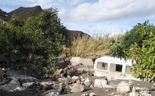 Un deslave arrasa la vega y deja sin agua a los vecinos del Pinar