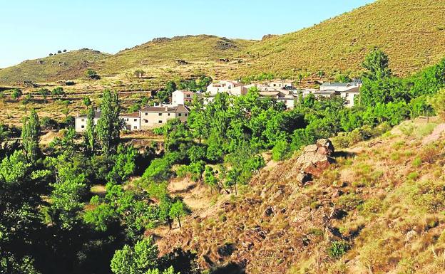 Los serranos de la aldea de Bailén rehabilitan sus viviendas y huertos