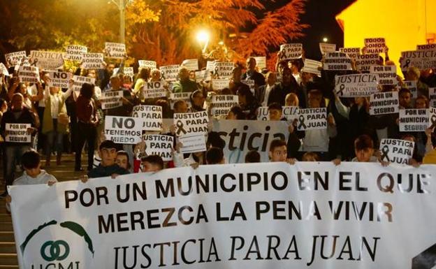 Condenan a un pariente del presunto homicida de Juan Castro tras sabotear un homenaje en Íllora