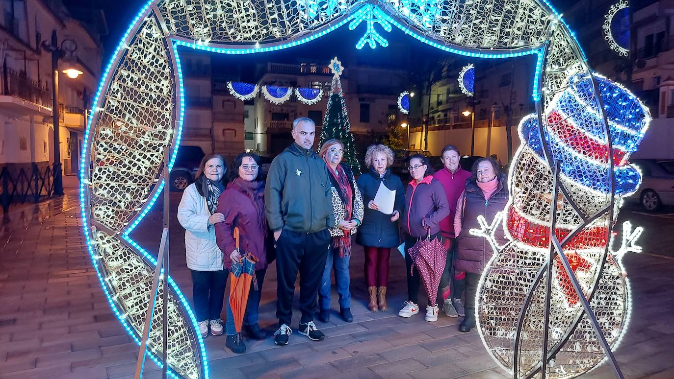Los pueblos de Guadix salvan el alumbrado navideño tras el incendio de la fábrica suministradora