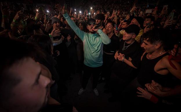 Dellafuente confirma su fenómeno en Granada antes de girar por toda España