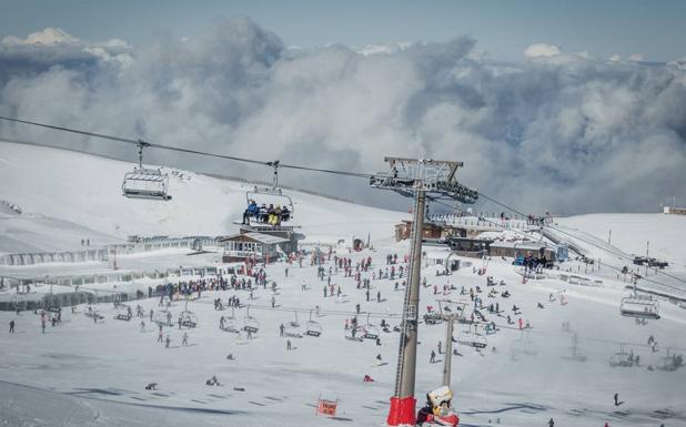 Sierra Nevada abre la zona de Veleta y alcanza los 20 kilómetros esquiables