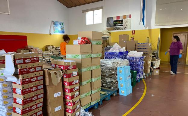 Vegas del Genil reparte cien cestas de Navidad entre las familias más necesitadas