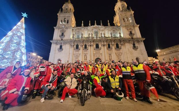 Hasta 700 papanoeles hacen rugir sus motos por un fin solidario en la capital jienense