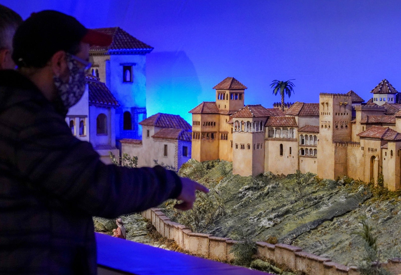 Los mejores detalles de la Alhambra y el Generalife, 'belenizados' por Navidad