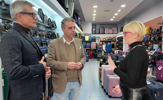 Los consumidores de Asescon y Almería Centro animan a unas compras navideñas sin incidencias