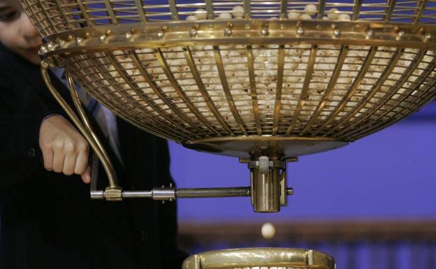 ¿Pierdes el derecho a paro, ayudas o becas si te toca un premio de la Lotería de Navidad?