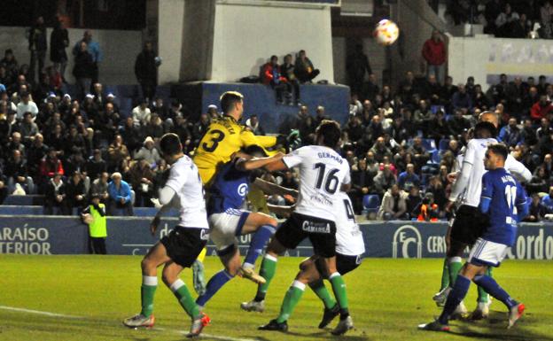 El Linares elimina al Racing de Santander en el tiempo de descuento y sueña con el gordo de la Copa
