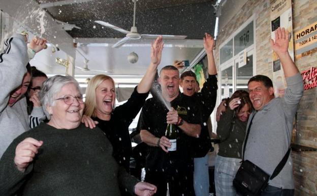 El número del 'papica' se lleva el Gordo de Navidad