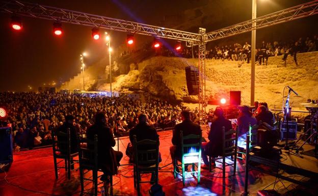 Almería celebra la Pascua Gitana en la Noche de las Candelas