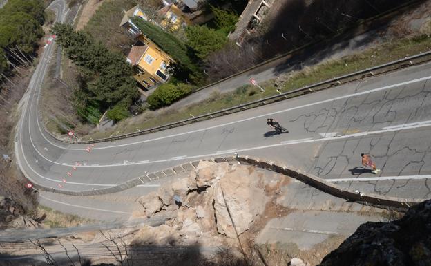 La N-323 entre Granada y Jaén sigue cortada por un alud de rocas que causó la lluvia hace diez días