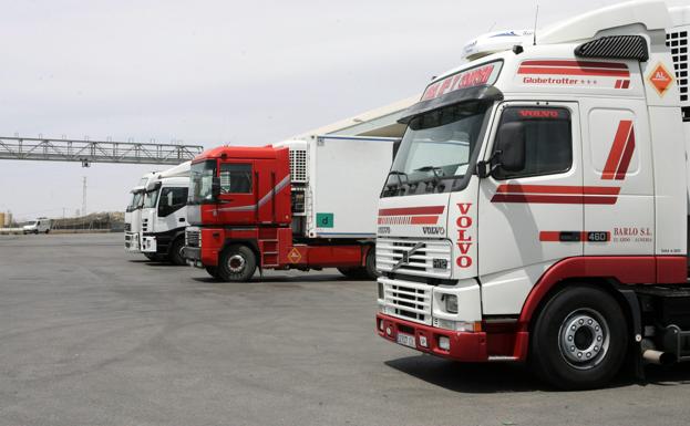 Más de 100.000 vehículos profesionales de Almería seguirán con descuento en el carburante