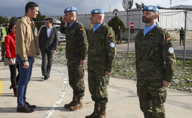 El presidente Sánchez visita a los legionarios de Almería desplegados en misión de paz en Líbano