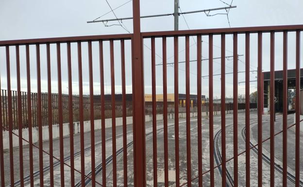 El Ayuntamiento solicitará otra reunión para conocer por qué los contratos del tranvía «no salen»