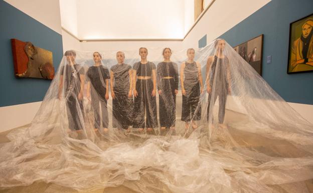 El Ballet de Año Nuevo estrena su espectacular homenaje al cineasta granadino José Val del Omar