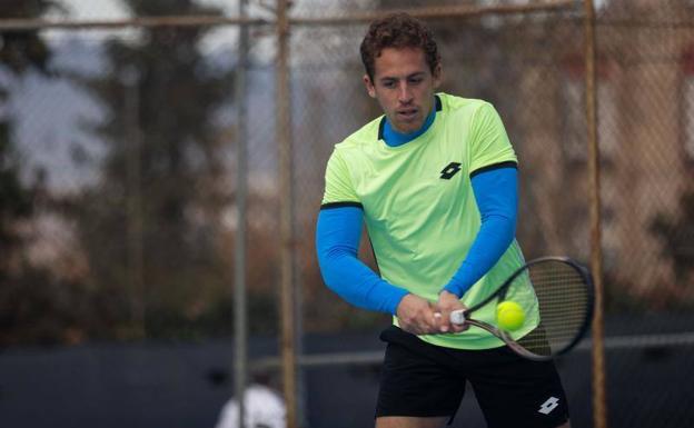 Roberto Carballés comienza el año con una victoria