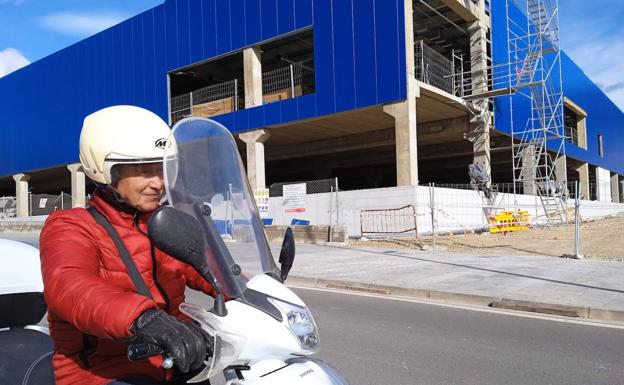 El azul de IKEA ya pinta de su color Almería