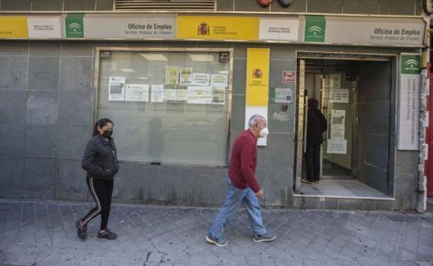 El SEPE desvela los españoles que pueden cobrar la ayuda de casi 500 euros