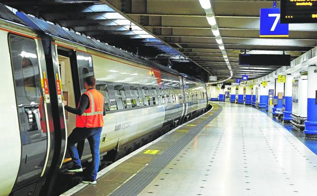 Las huelgas en el transporte sumen al Reino Unido en el caos