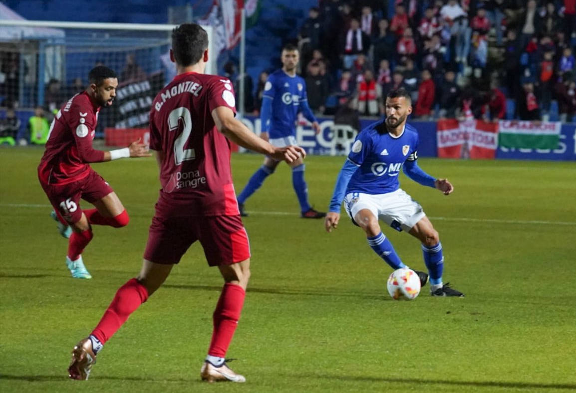 El Sevilla se lo toma en serio y pasa de ronda en Linarejos