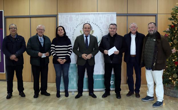Los farmacéuticos donan 6.000 euros a dos asociaciones jienenses