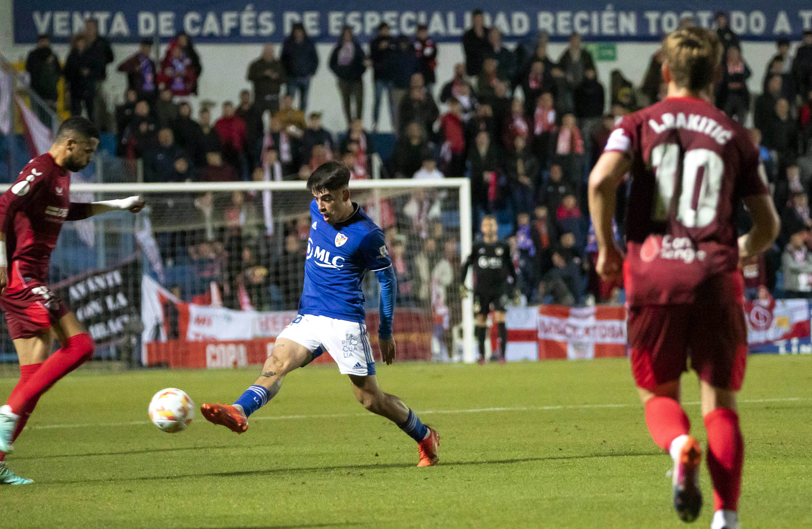 La goleada no empañó la fiesta azul de este ilusionante ciclo en Copa del Rey