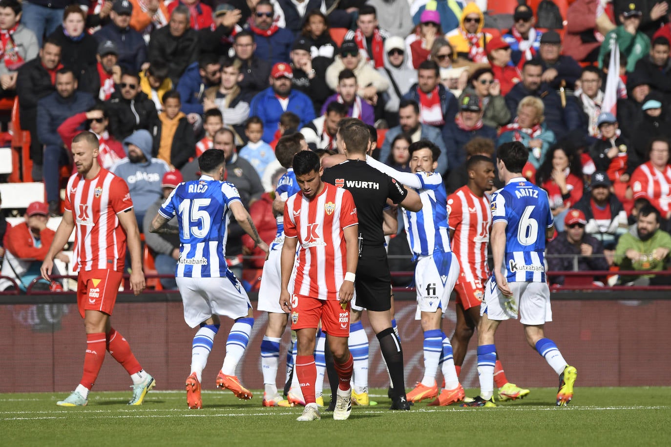 La mejor Real Sociedad saca los colores a la peor UD Almería